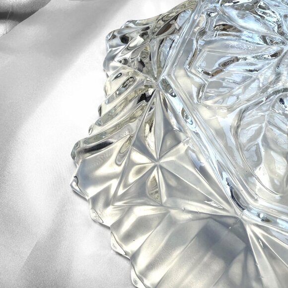 Vintage Clear Glass Molded Fruit 11” Ruffled Bowl - Unmarked - Picture 6 of 8